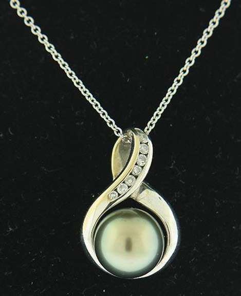 Black Tahitian Pearl and Diamond Pendant Necklace