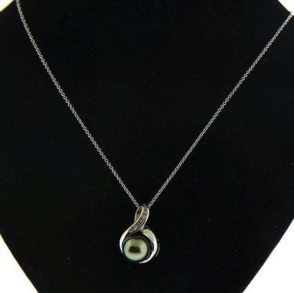 Black Tahitian Pearl and Diamond Pendant Necklace