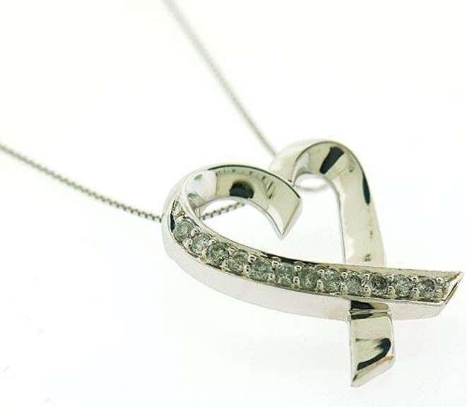 Lovely Ribbon Heart Pendant Necklace with Diamonds