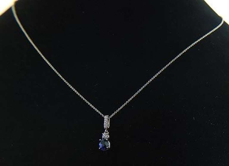 CLASSIC DIAMOND & SAPPHIRE PENDANT NECKLACE