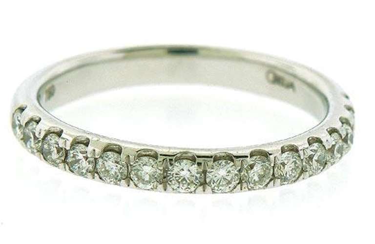 18kt Prong Diamond Band Ring
