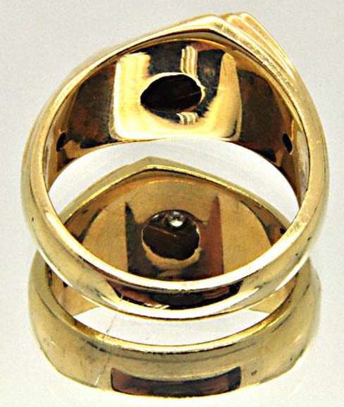 MEN'S 14 KT YELLOW GOLD DIAMOND RING.