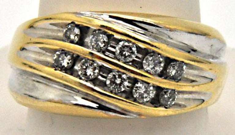 MEN'S 14 KT GOLD DIAMOND RING/BAND.
