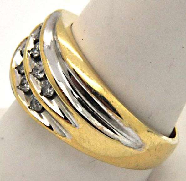 MEN'S 14 KT GOLD DIAMOND RING/BAND.
