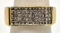 MEN'S 14 KT YELLOW GOLD DIAMOND RING.