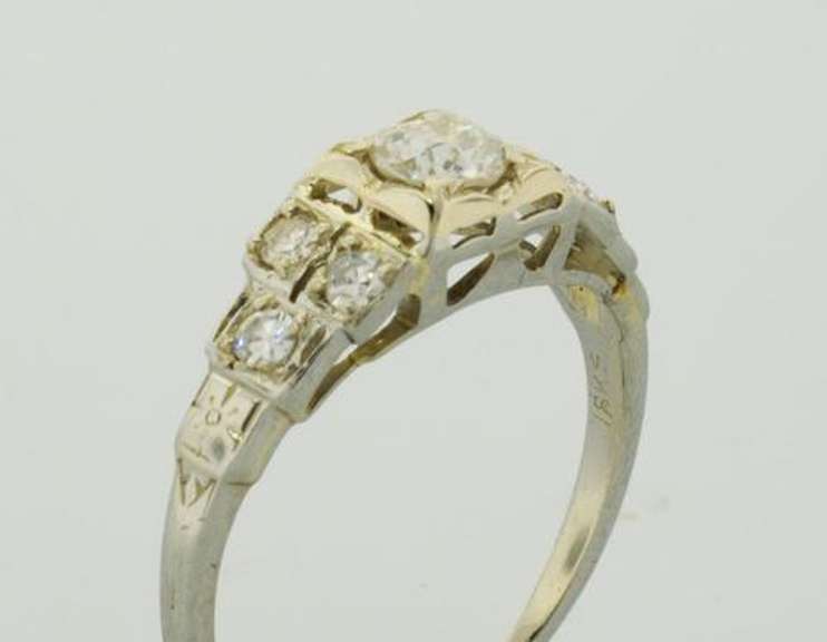 Lovely .35CTW Antique Style Diamond Ring, 18K