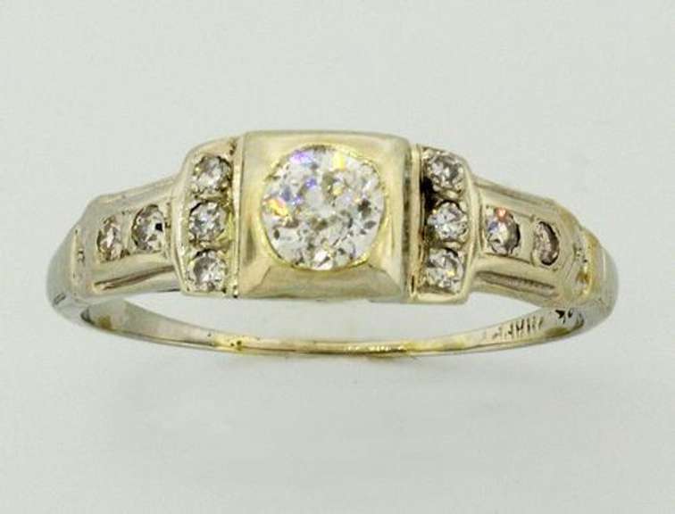 Vintage .20 CTW Diamond Ring in 18KT Gold