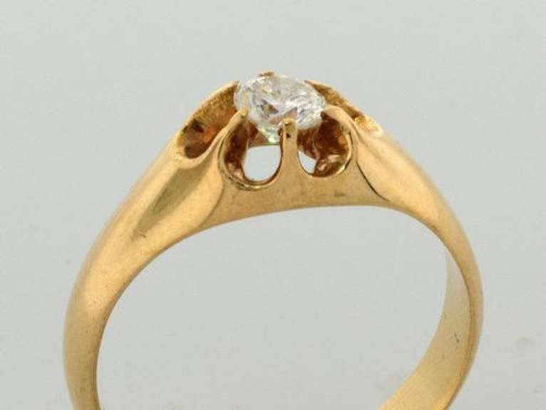 Gorgeous Victorian Style 1/4 CT Diamond Ring