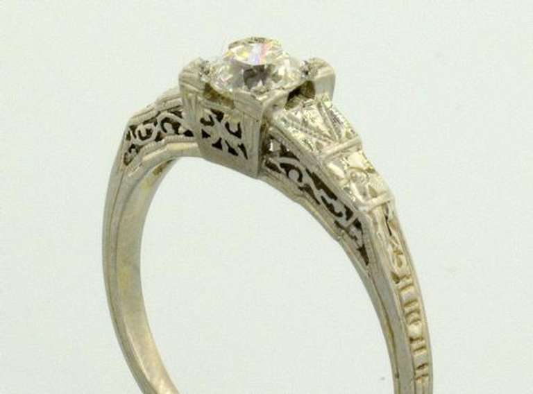 High Quality .33 CT Diamond Ring in 18KT Gold