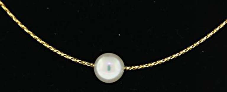 Single Pearl on Twisted Necklace