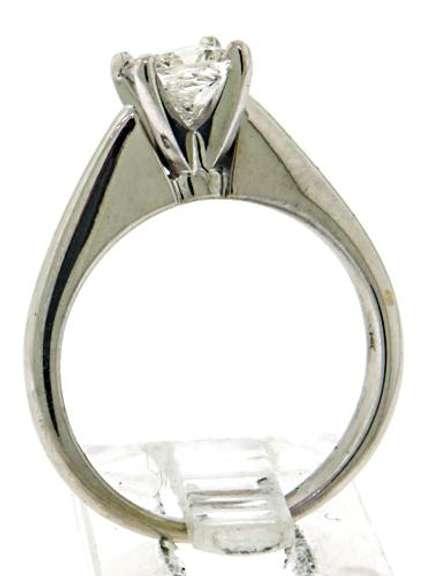 Gorgeous 0.71ctw Diamond Engagement Ring