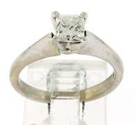 Gorgeous 0.71ctw Diamond Engagement Ring