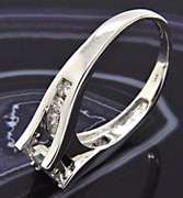 LADIES 14 KT WHITE GOLD DIAMOND RING.