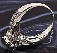 LADIES 14 KT WHITE GOLD DIAMOND RING.