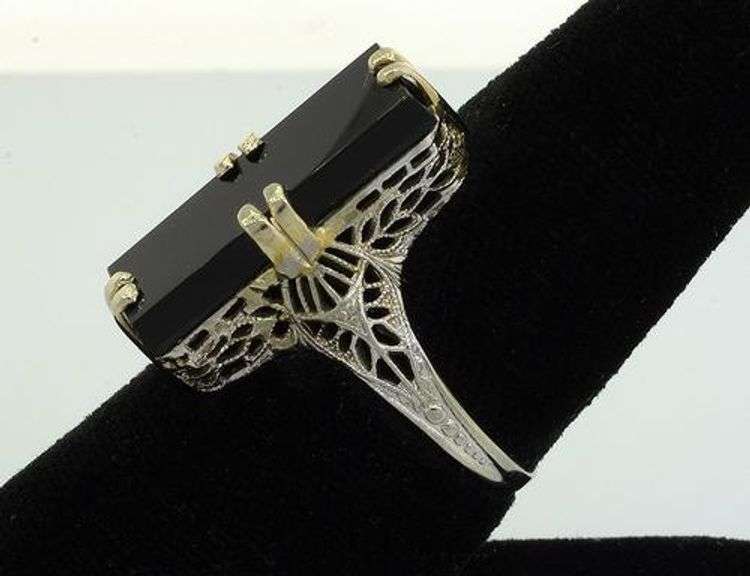 Bold Onyx Ring in 18KT White Gold