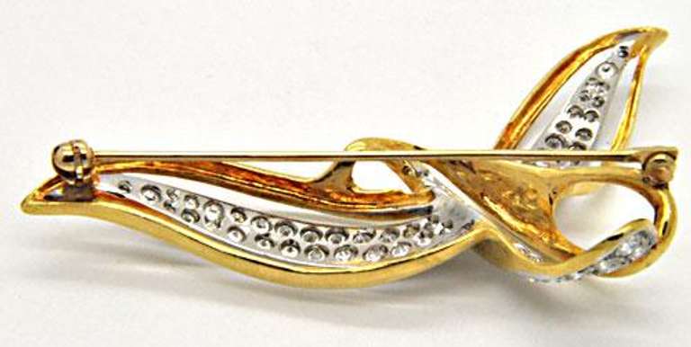 18 KT YELLOW AND WHITE GOLD DIAMOND BROOCH.
