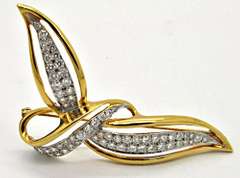 18 KT YELLOW AND WHITE GOLD DIAMOND BROOCH.