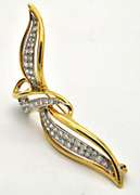 18 KT YELLOW AND WHITE GOLD DIAMOND BROOCH.