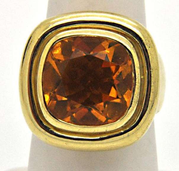LADIES 18 KT YELLOW GOLD LARGE TOPAZ RING.