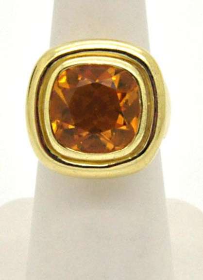 LADIES 18 KT YELLOW GOLD LARGE TOPAZ RING.
