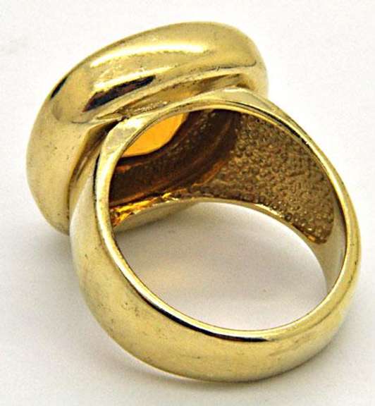 LADIES 18 KT YELLOW GOLD LARGE TOPAZ RING.