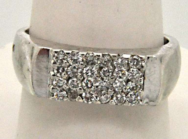 MEN'S 14KT WHITE GOLD DIAMOND BAND/RING.