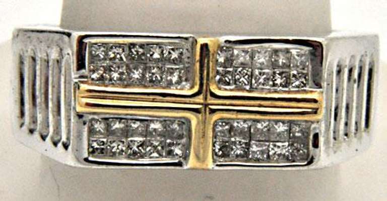 MEN'S 14 KT WHITE GOLD DIAMOND RING.