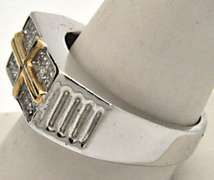 MEN'S 14 KT WHITE GOLD DIAMOND RING.