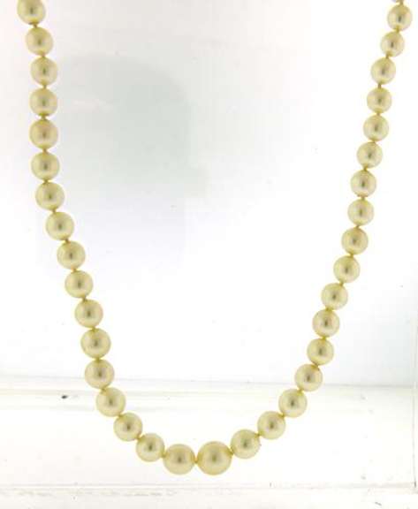 Elegant 18kt WG Graduated Pearl Necklace