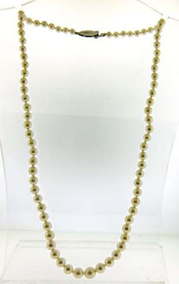 Elegant 18kt WG Graduated Pearl Necklace