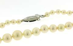 Elegant 18kt WG Graduated Pearl Necklace
