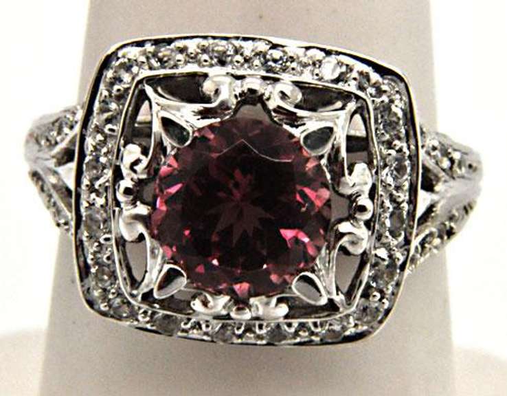 LADIES 14KT WHITE GOLD TOURMALINE RING.