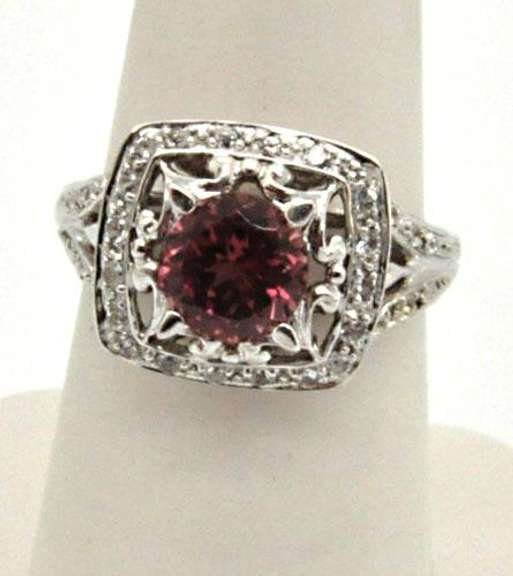 LADIES 14KT WHITE GOLD TOURMALINE RING.