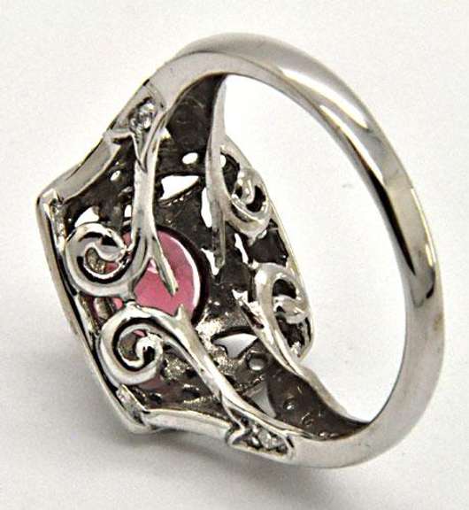 LADIES 14KT WHITE GOLD TOURMALINE RING.