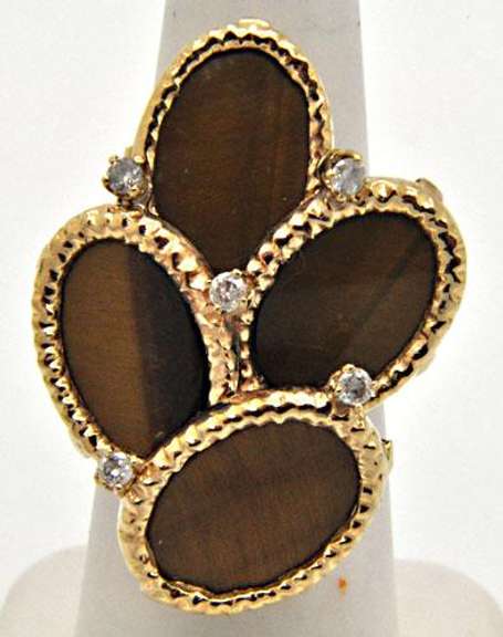 LADIES 14 KT YELLOW GOLD DIAMOND AND TIGER'S EYE RING.