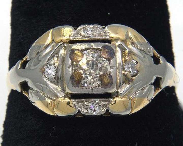 Sparkling Vintage Diamond Ring in Gold