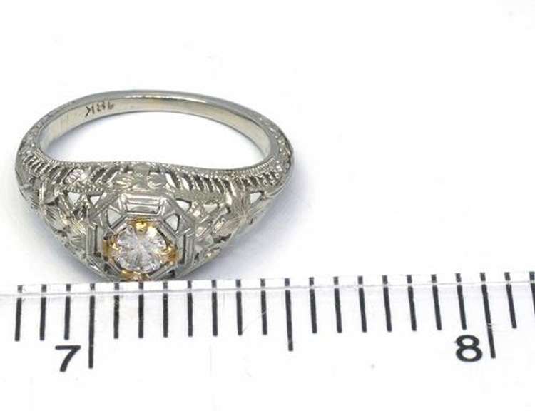 Gorgeous 18KT White Gold Diamond Estate Ring