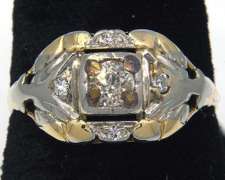 Sparkling Vintage Diamond Ring in Gold