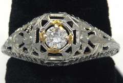 Gorgeous 18KT White Gold Diamond Estate Ring
