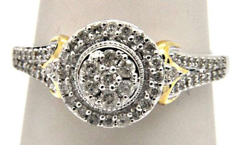 14KT WHITE GOLD DIAMOND RING WITH YELLOW GOLD ACCENTS.