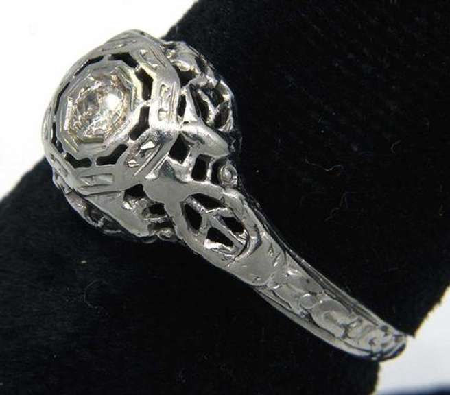 Delicate Art Deco Filigree Diamond Ring
