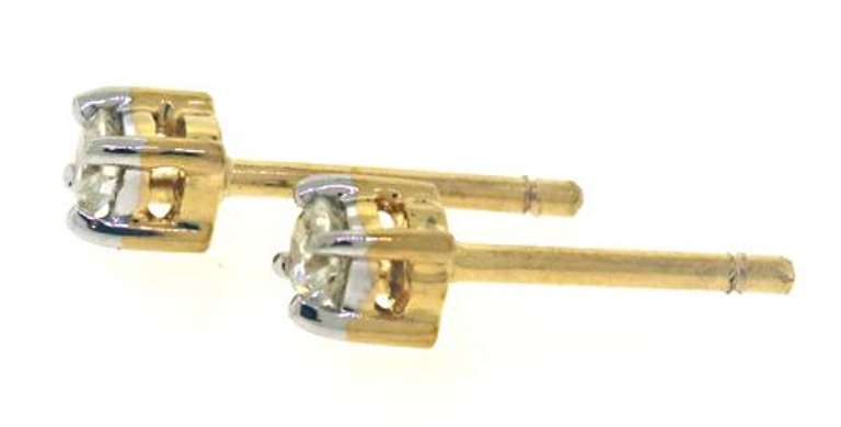 Classic 0.20ct Diamond Stud Earrings