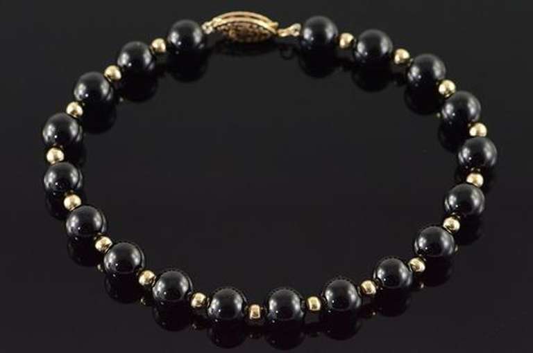 14KT Yellow Gold Onyx Bracelet