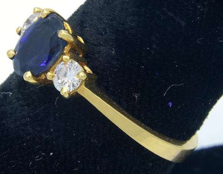 1CT Sapphire & 0.30CTW Diamond Ring in 18KT Gold