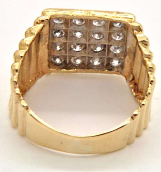 MEN'S 14KT GOLD DIAMOND RING.