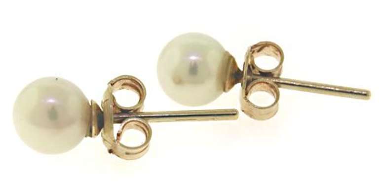 Classic Fresh Water Pearl Stud Earrings