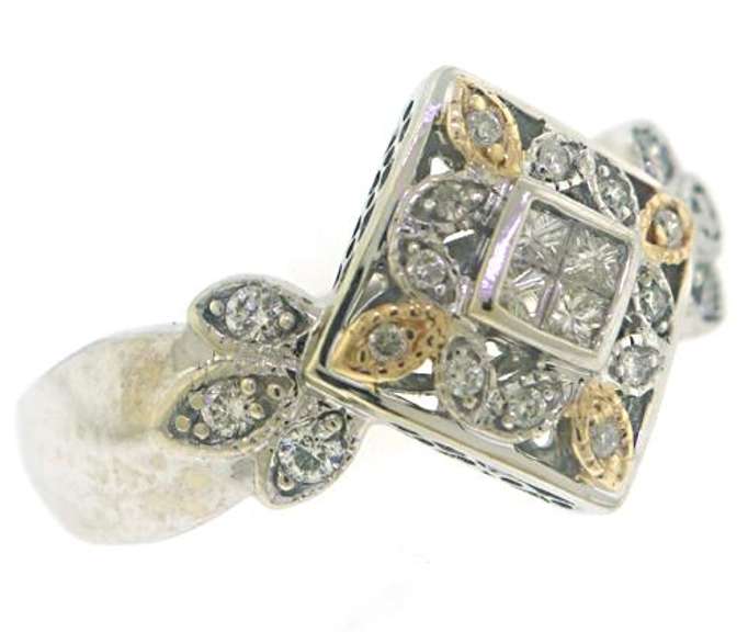 Beautiful  Invisible Set Princess & Round Brilliant Cut Flower Diamond Ring