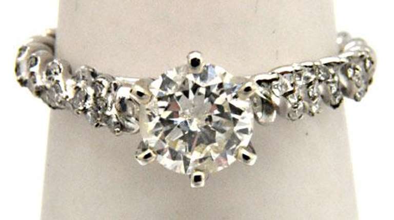 14KT WHITE GOLD 1.15 CTW DIAMOND RING