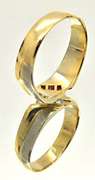 MEN'S 14KT WHITE AND YELLOW GOLD BAND WITH DIAMONDS.