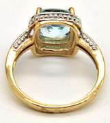 LADIES 10KT YELLOW GOLD BLUE TOPZ RING.